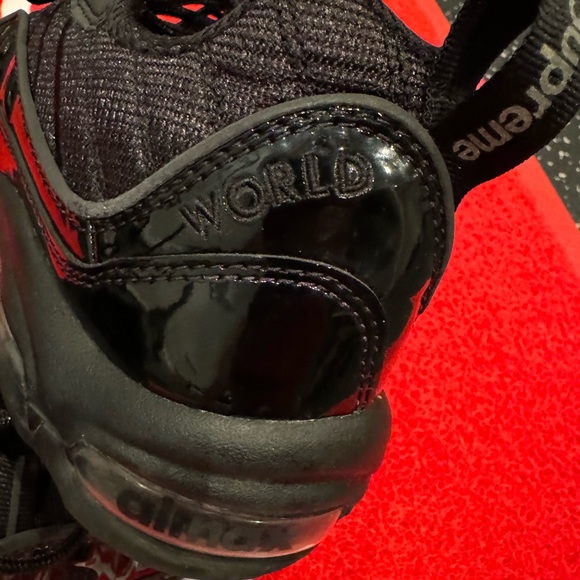 Supreme x Air Max 98 ‘Black’ - Picture 14 of 16